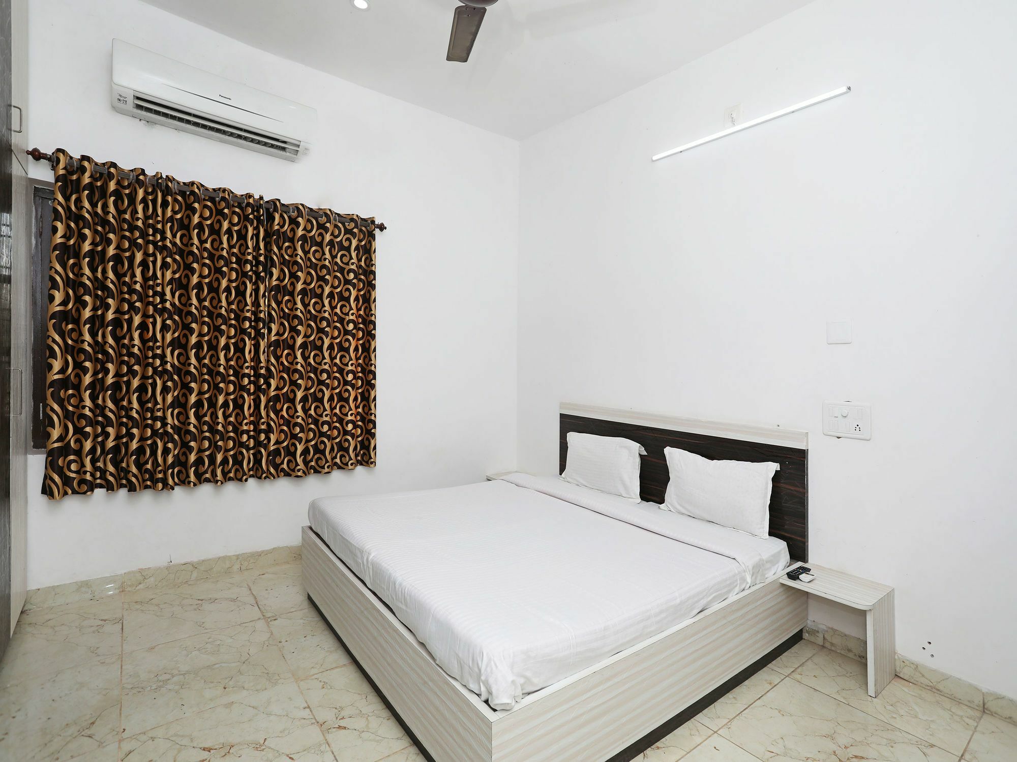 Oyo 10094 Elegant Hiran Magri Apartment