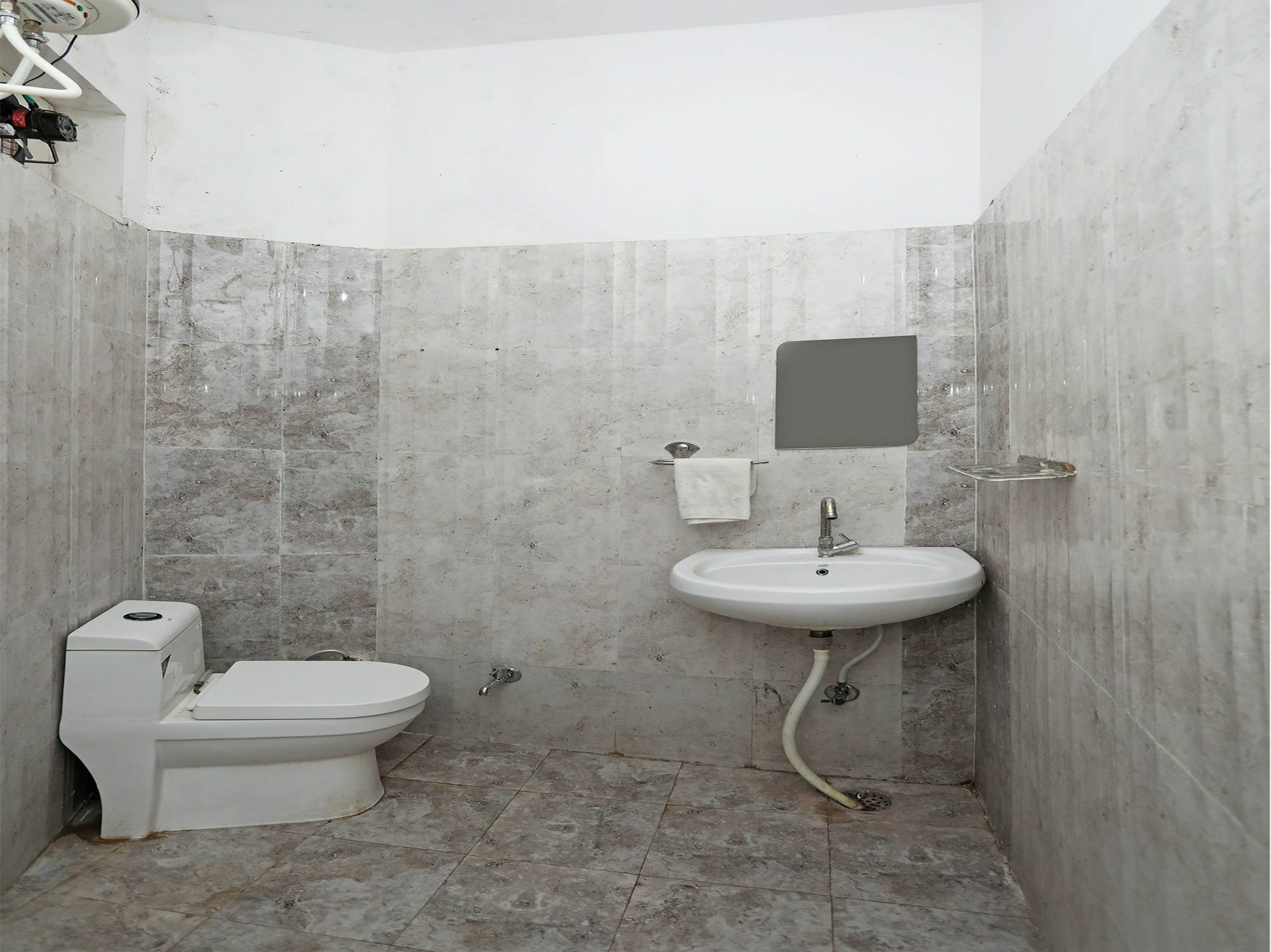 Oyo 10094 Elegant Hiran Magri Apartment Udaipur