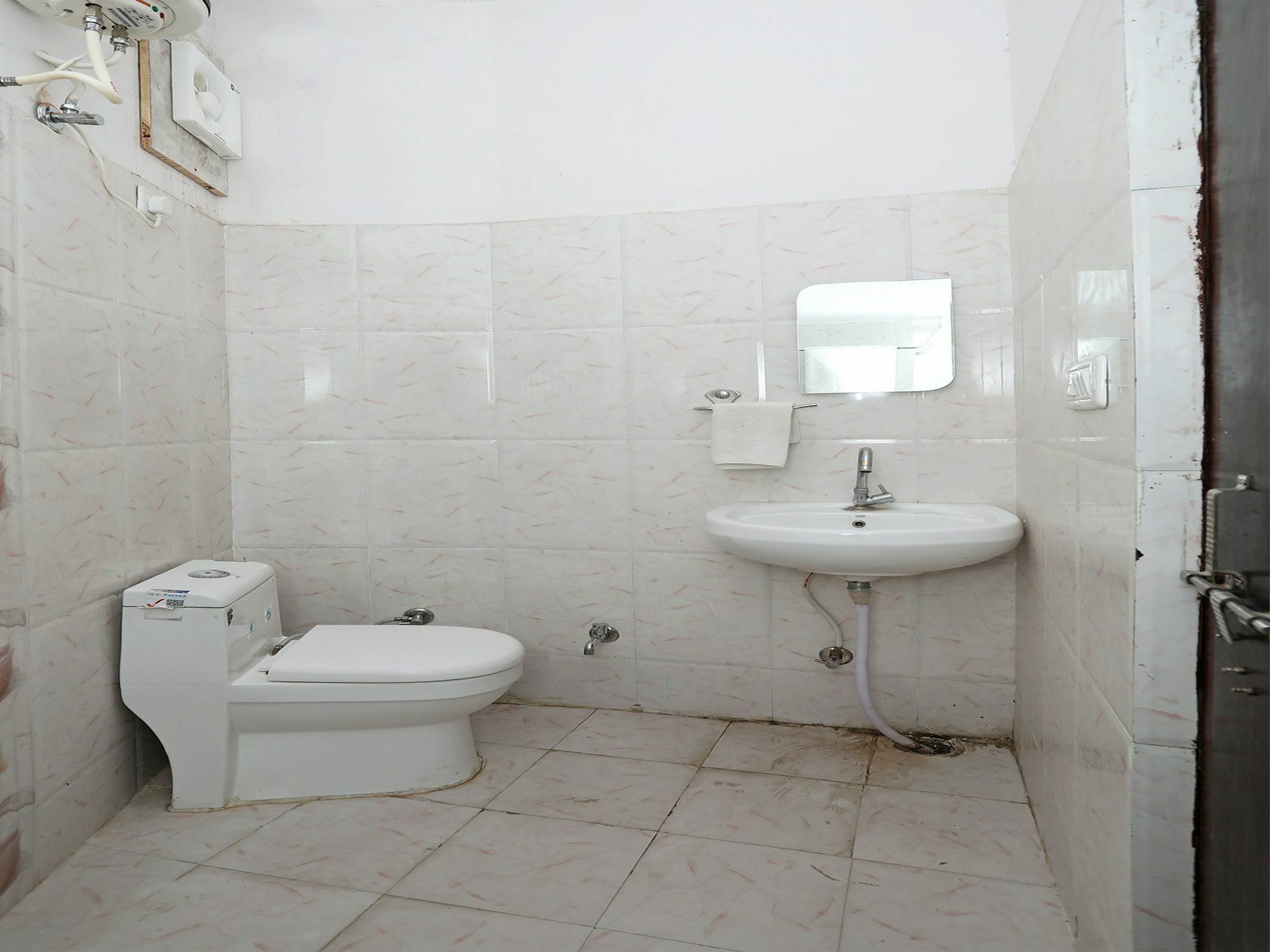 Oyo 10094 Elegant Hiran Magri Apartment Udaipur