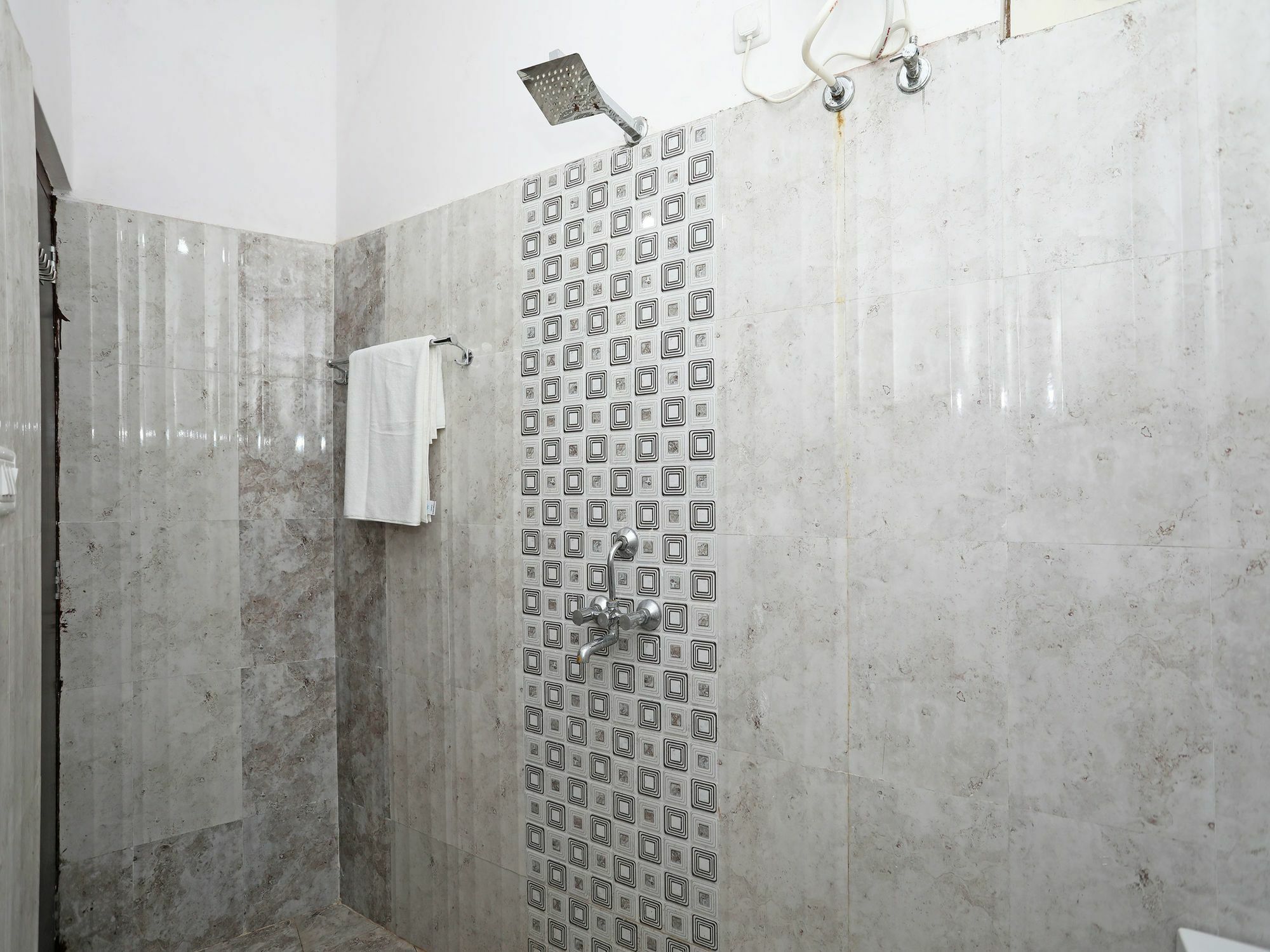 Oyo 10094 Elegant Hiran Magri Udaipur