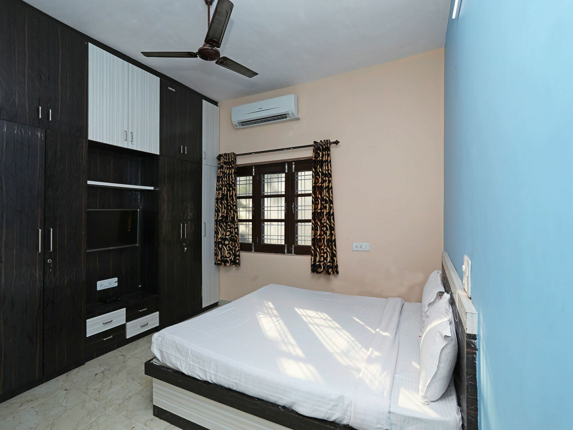 Oyo 10094 Elegant Hiran Magri *